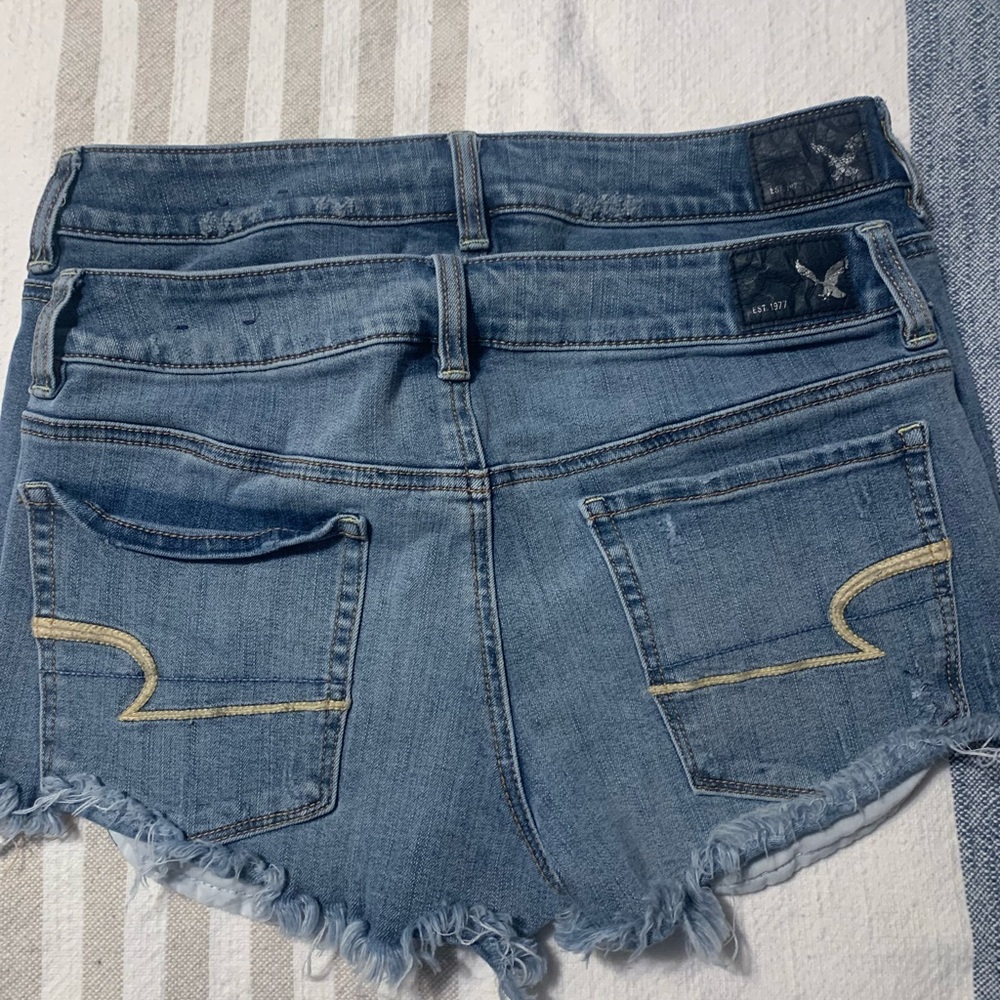 2 Pairs of American Eagle Distressed Shorts Size 6 - Super Stretch